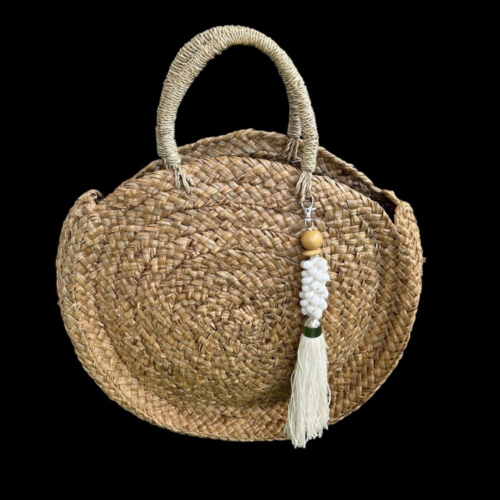 Vintage bag woven natural fiber rafia large round shape tassel embellishment